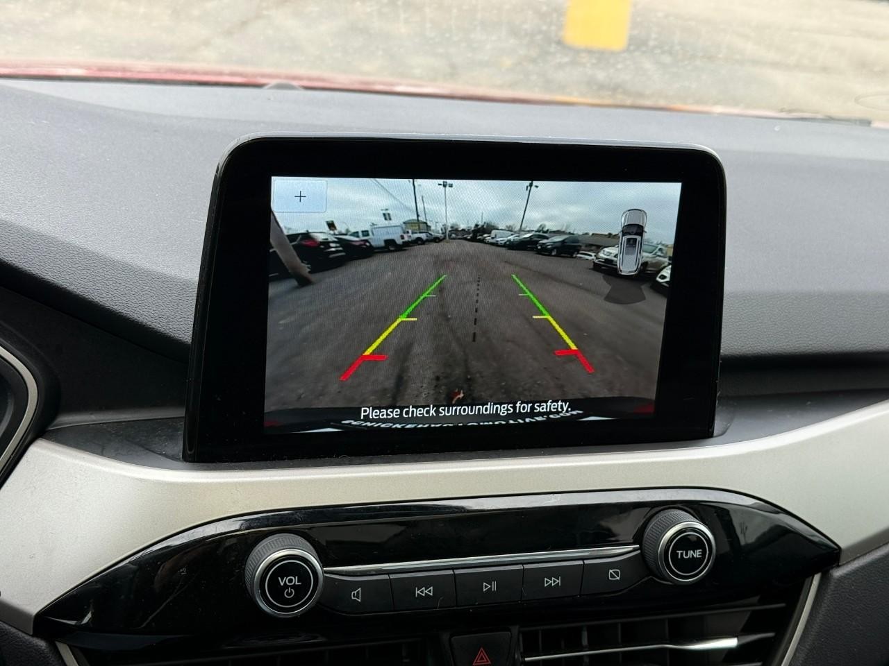 Ford Escape Vehicle Full-screen Gallery Image 26