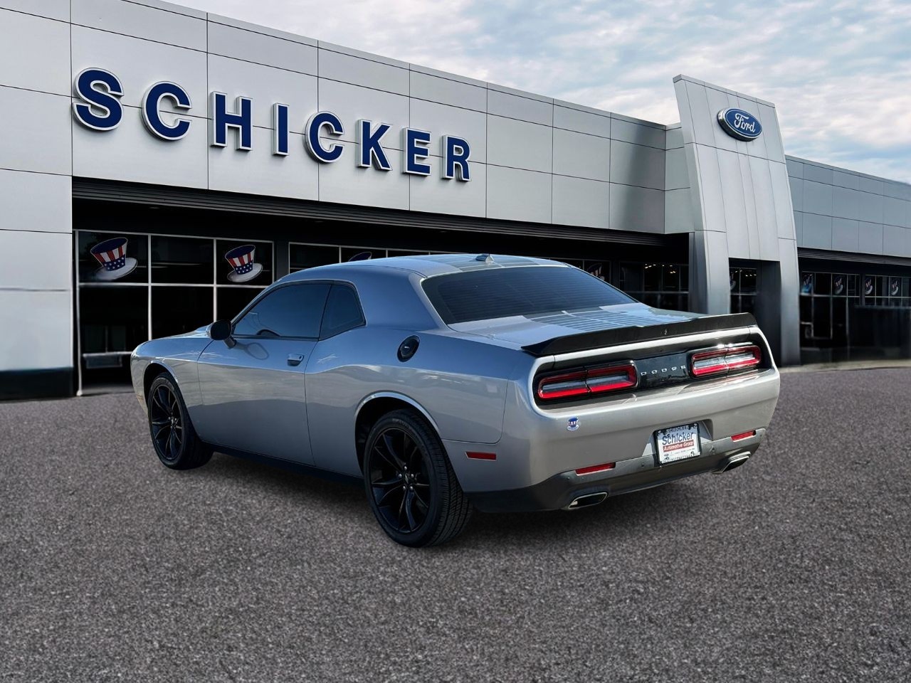 Dodge Challenger Vehicle Full-screen Gallery Image 03
