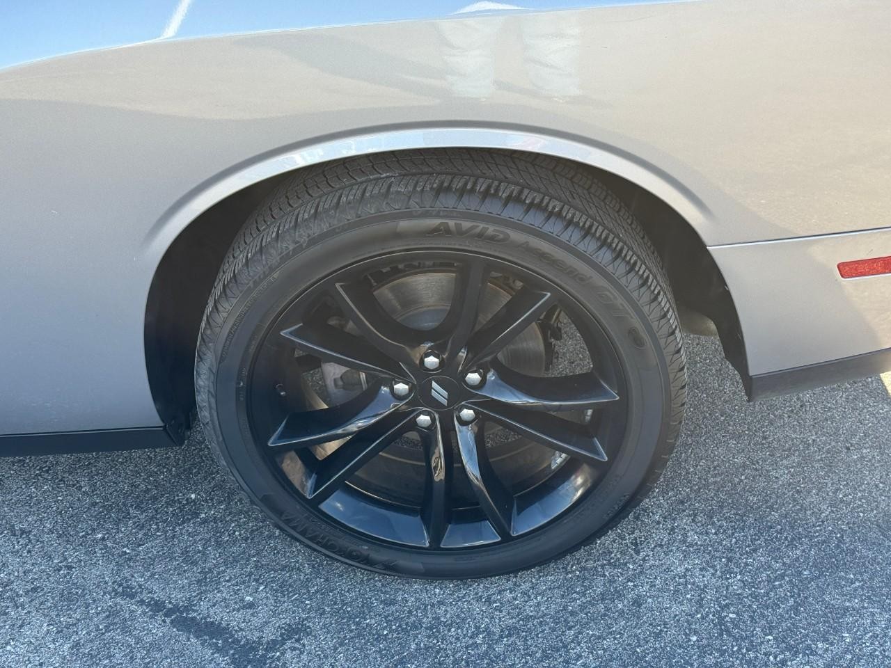 Dodge Challenger Vehicle Full-screen Gallery Image 08