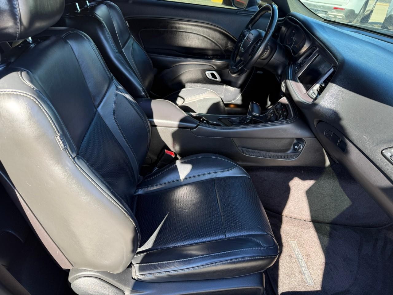 Dodge Challenger Vehicle Full-screen Gallery Image 10