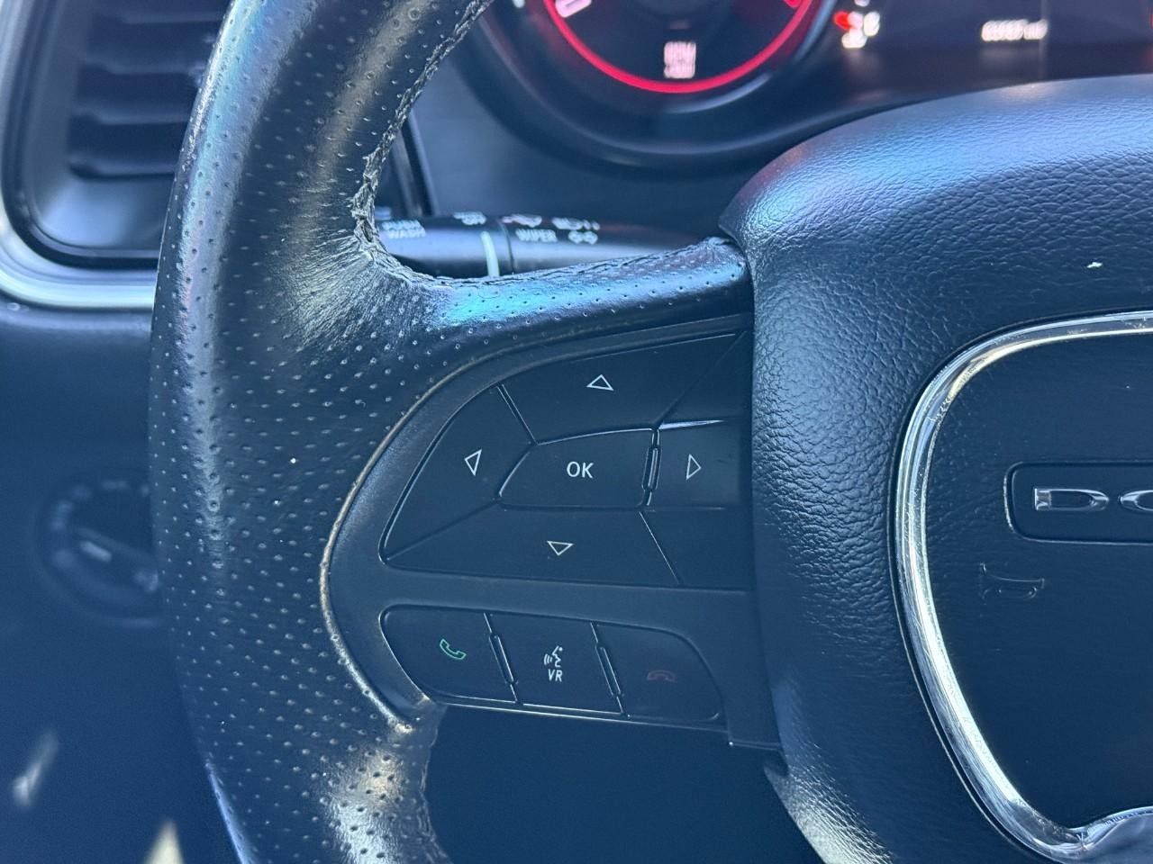 Dodge Challenger Vehicle Full-screen Gallery Image 17