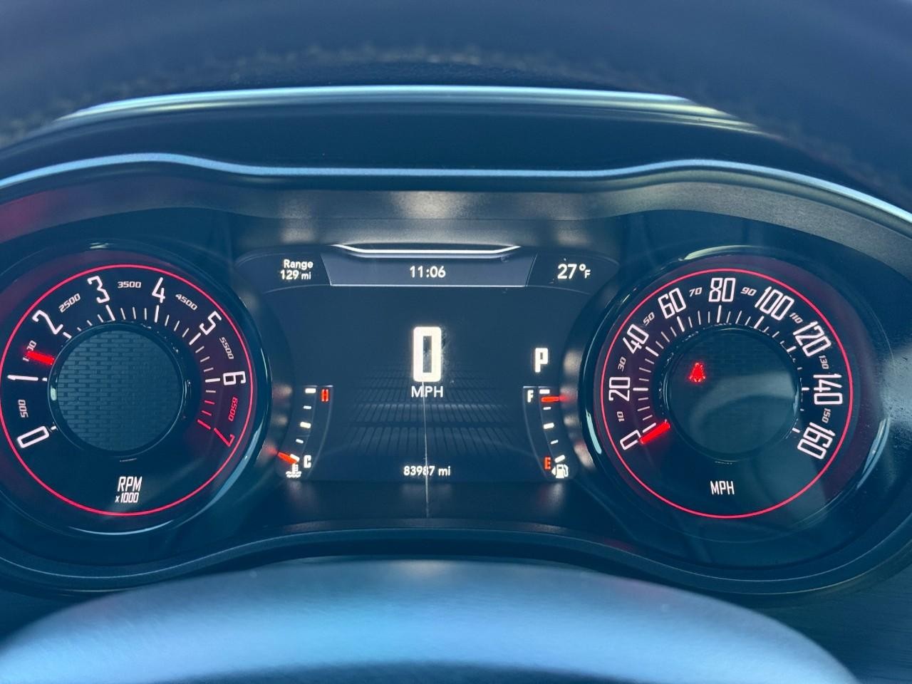 Dodge Challenger Vehicle Full-screen Gallery Image 18