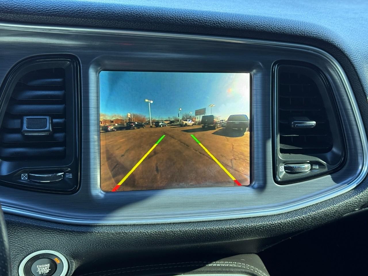 Dodge Challenger Vehicle Full-screen Gallery Image 19