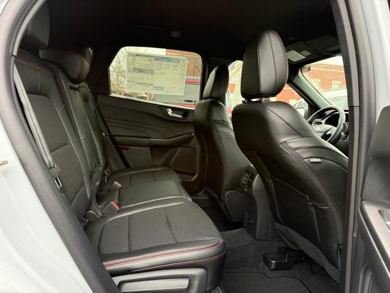 Ford Escape Vehicle Full-screen Gallery Image 06