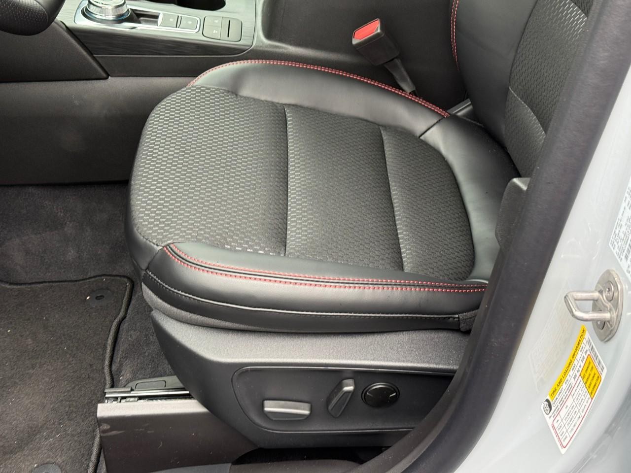 Ford Escape Vehicle Full-screen Gallery Image 12