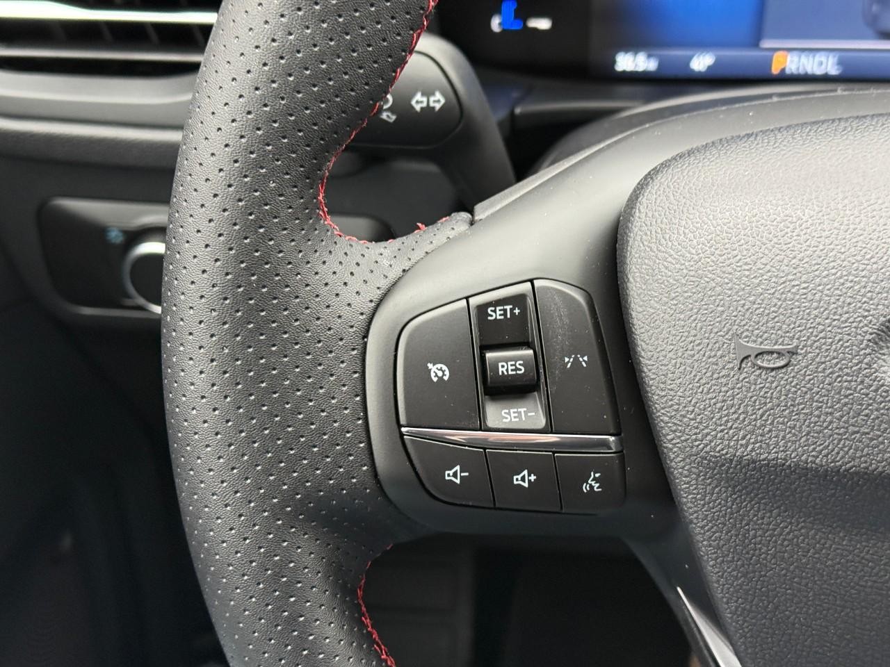 Ford Escape Vehicle Full-screen Gallery Image 14