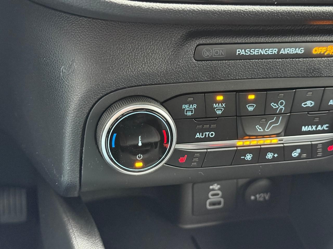 Ford Escape Vehicle Full-screen Gallery Image 17