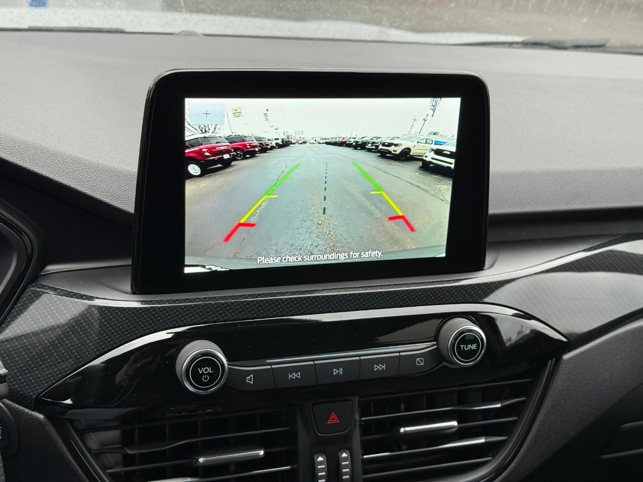 Ford Escape Vehicle Full-screen Gallery Image 18