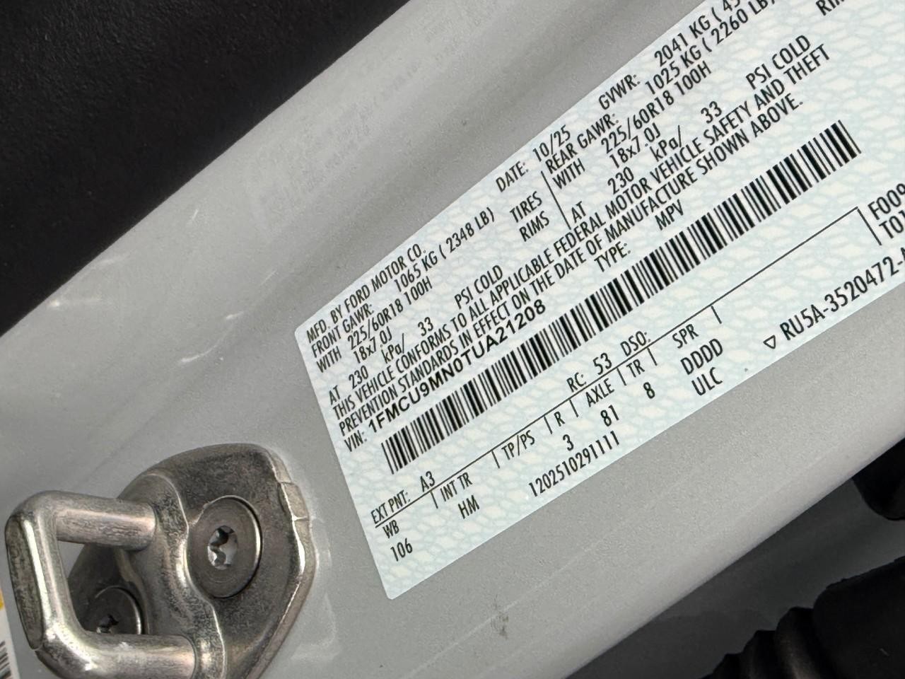 Ford Escape Vehicle Full-screen Gallery Image 19