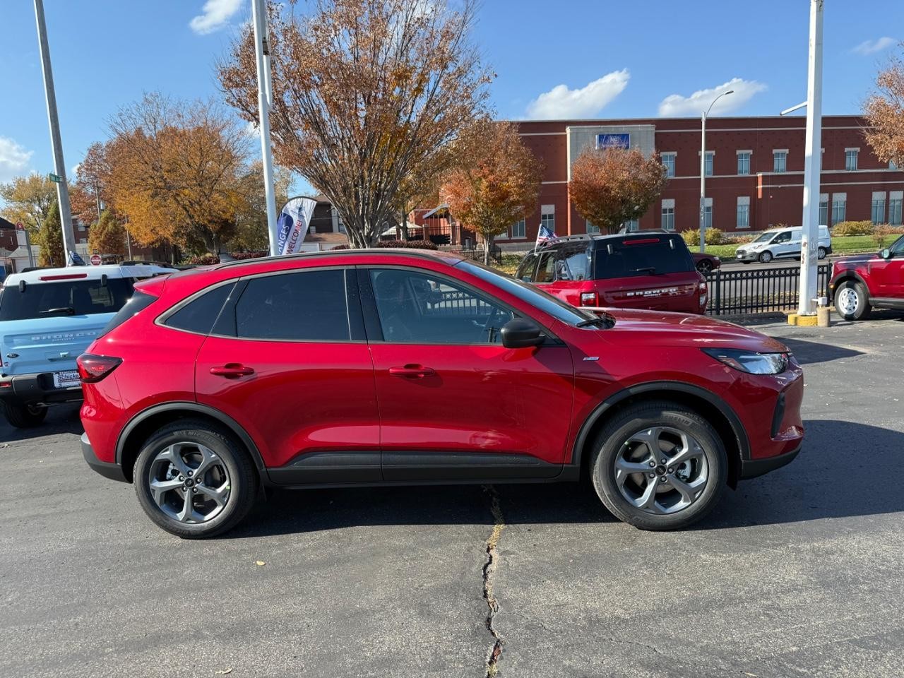 Ford Escape Vehicle Full-screen Gallery Image 02