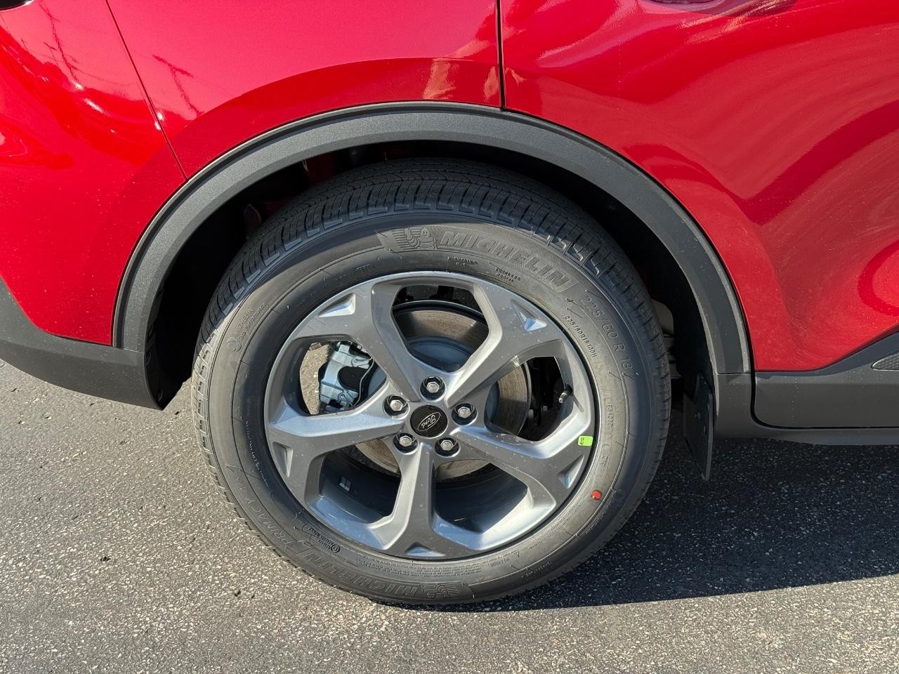 Ford Escape Vehicle Full-screen Gallery Image 05