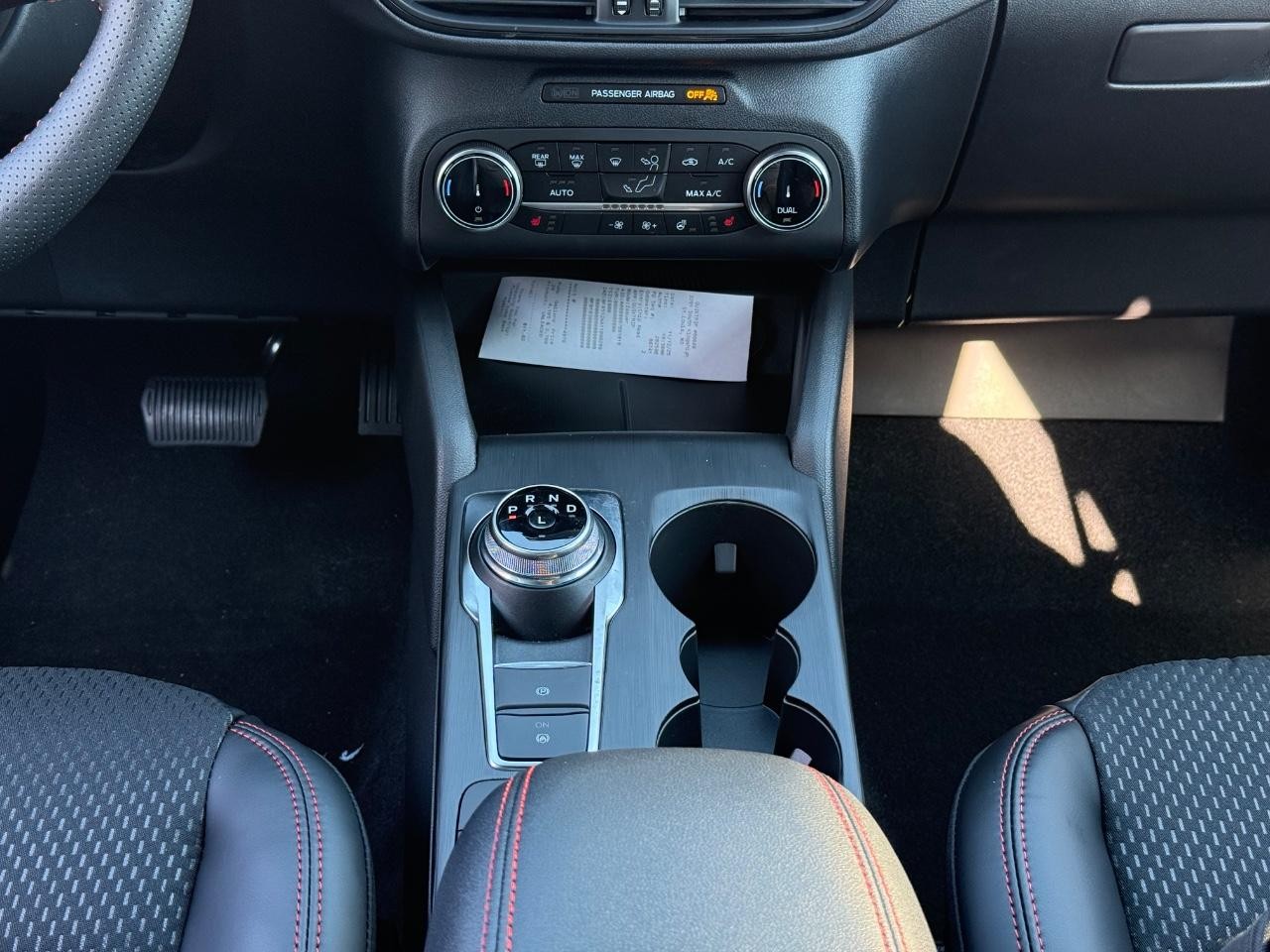 Ford Escape Vehicle Full-screen Gallery Image 11