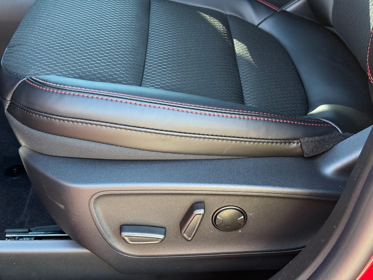 Ford Escape Vehicle Full-screen Gallery Image 15