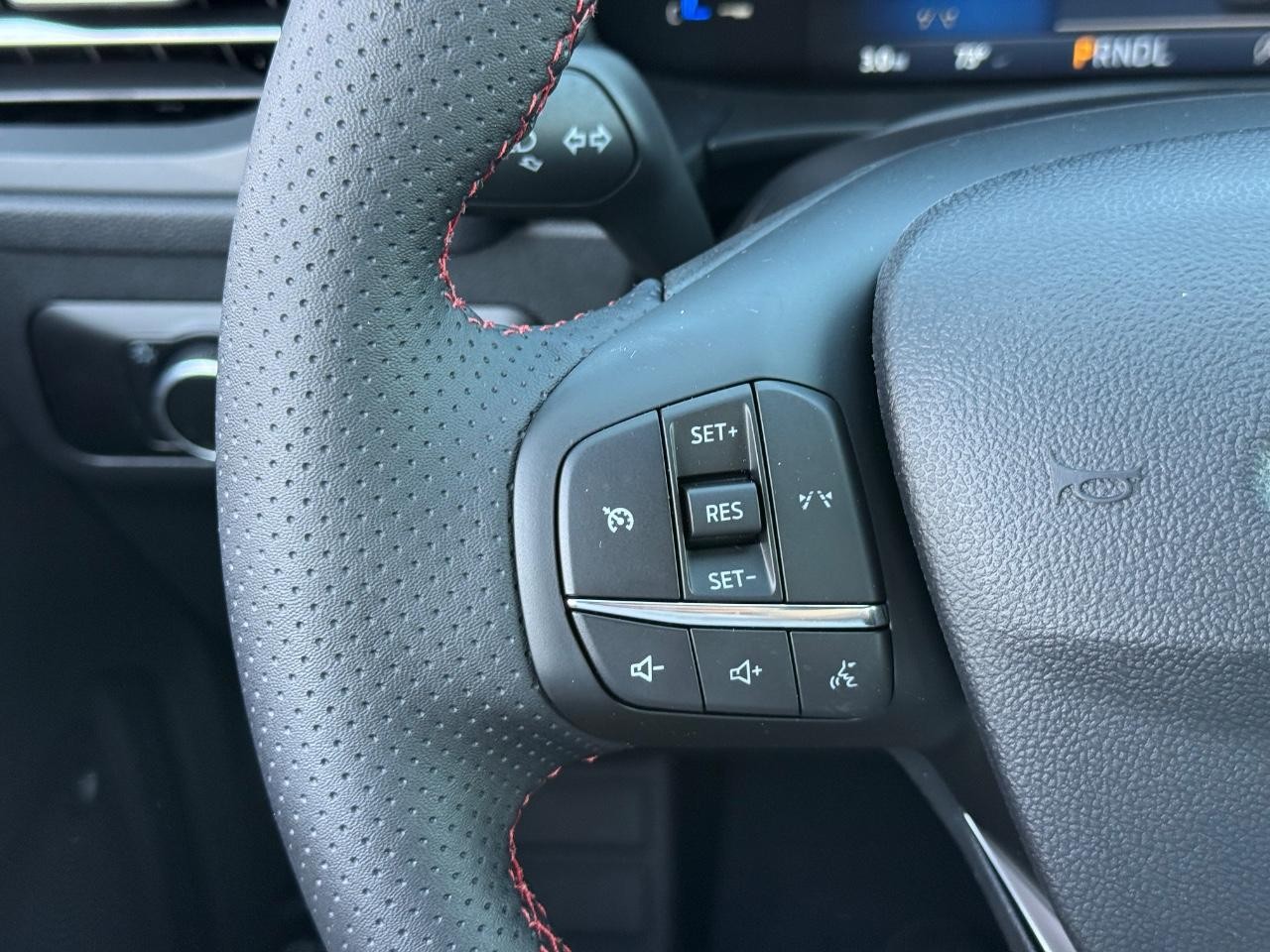 Ford Escape Vehicle Full-screen Gallery Image 16