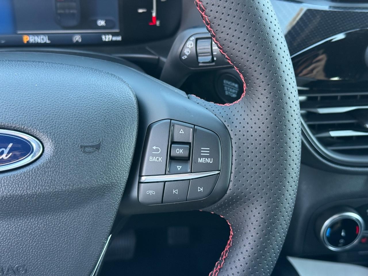 Ford Escape Vehicle Full-screen Gallery Image 17