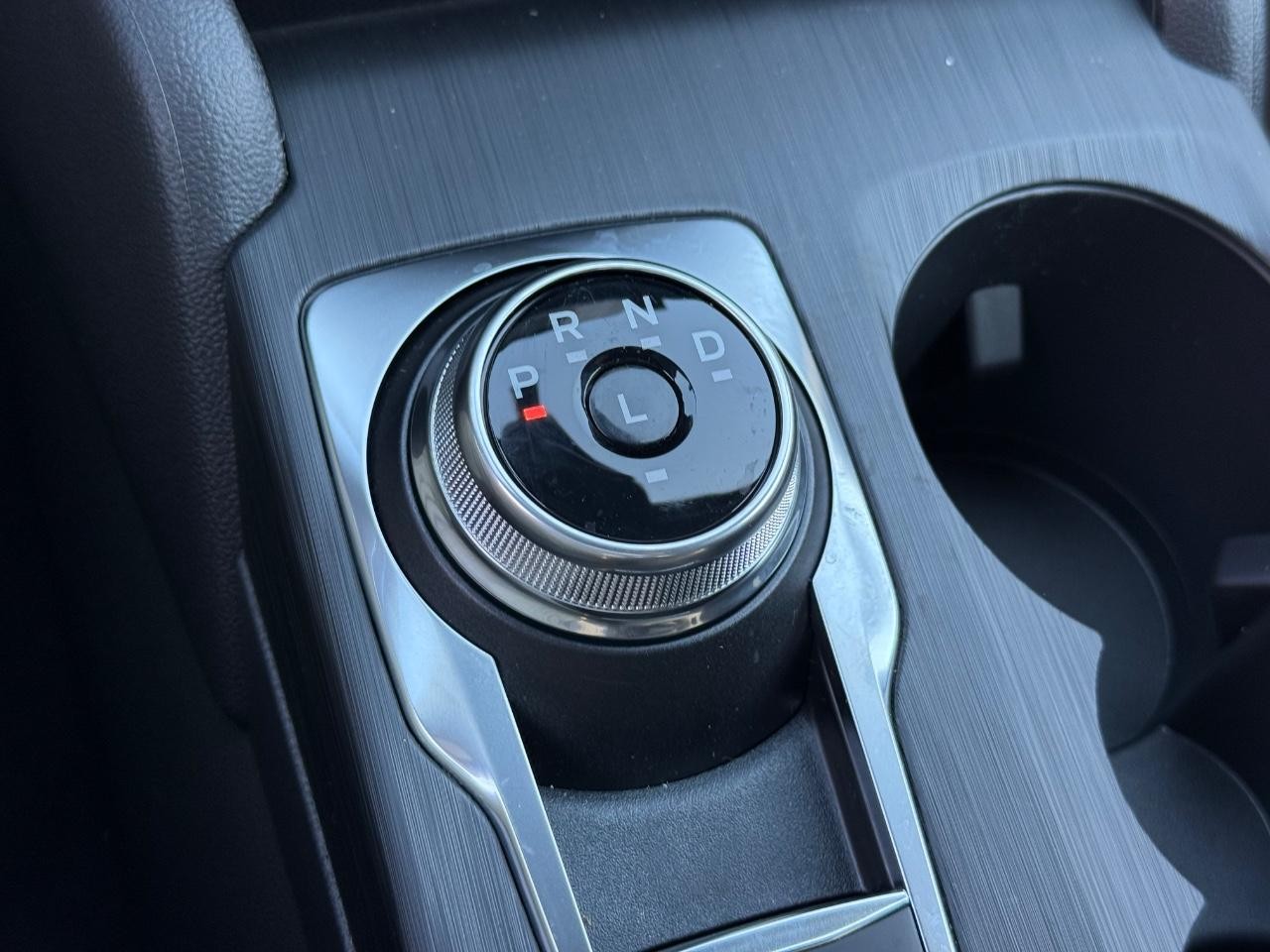 Ford Escape Vehicle Full-screen Gallery Image 18