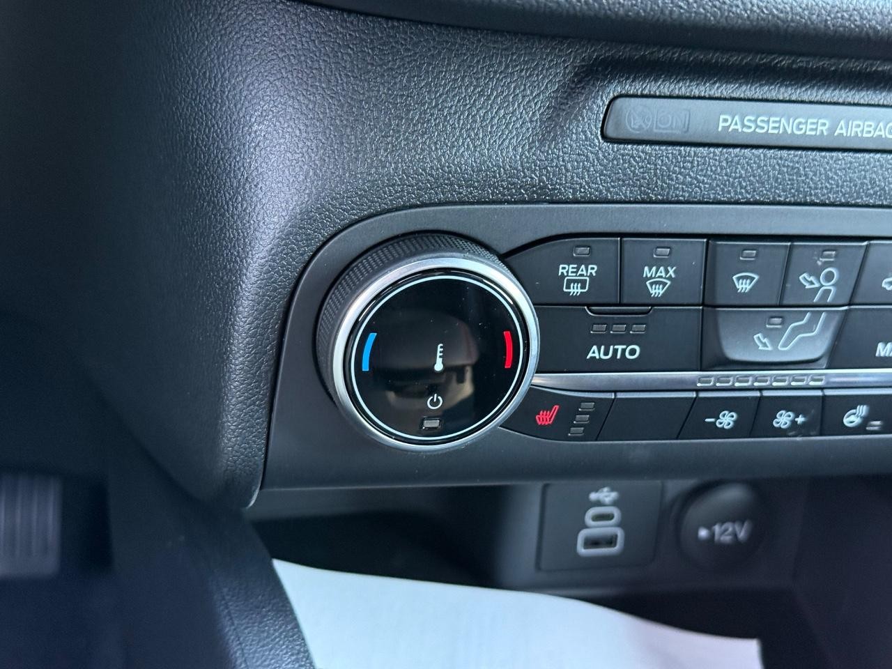 Ford Escape Vehicle Full-screen Gallery Image 19