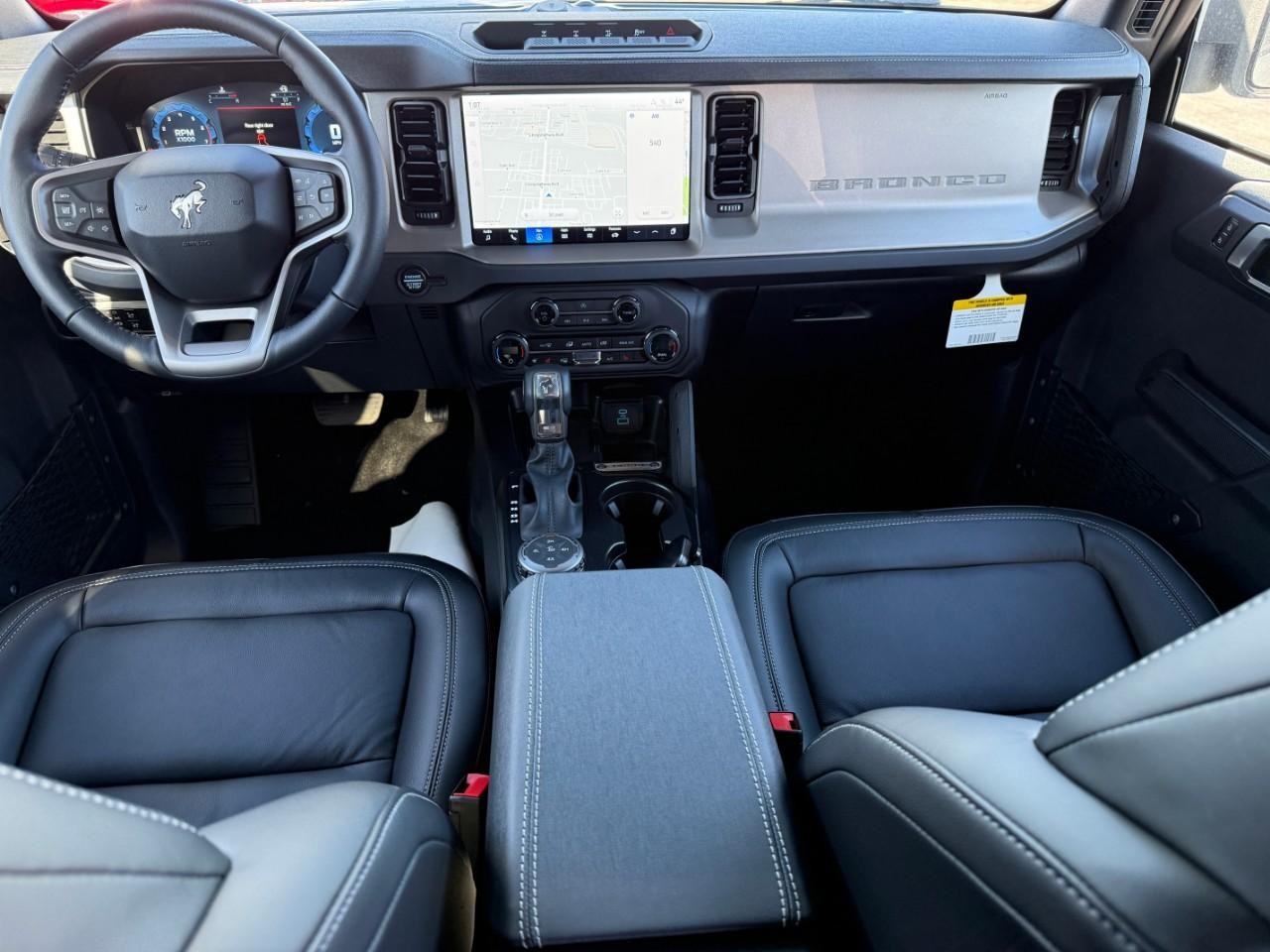 Ford Bronco Vehicle Full-screen Gallery Image 06