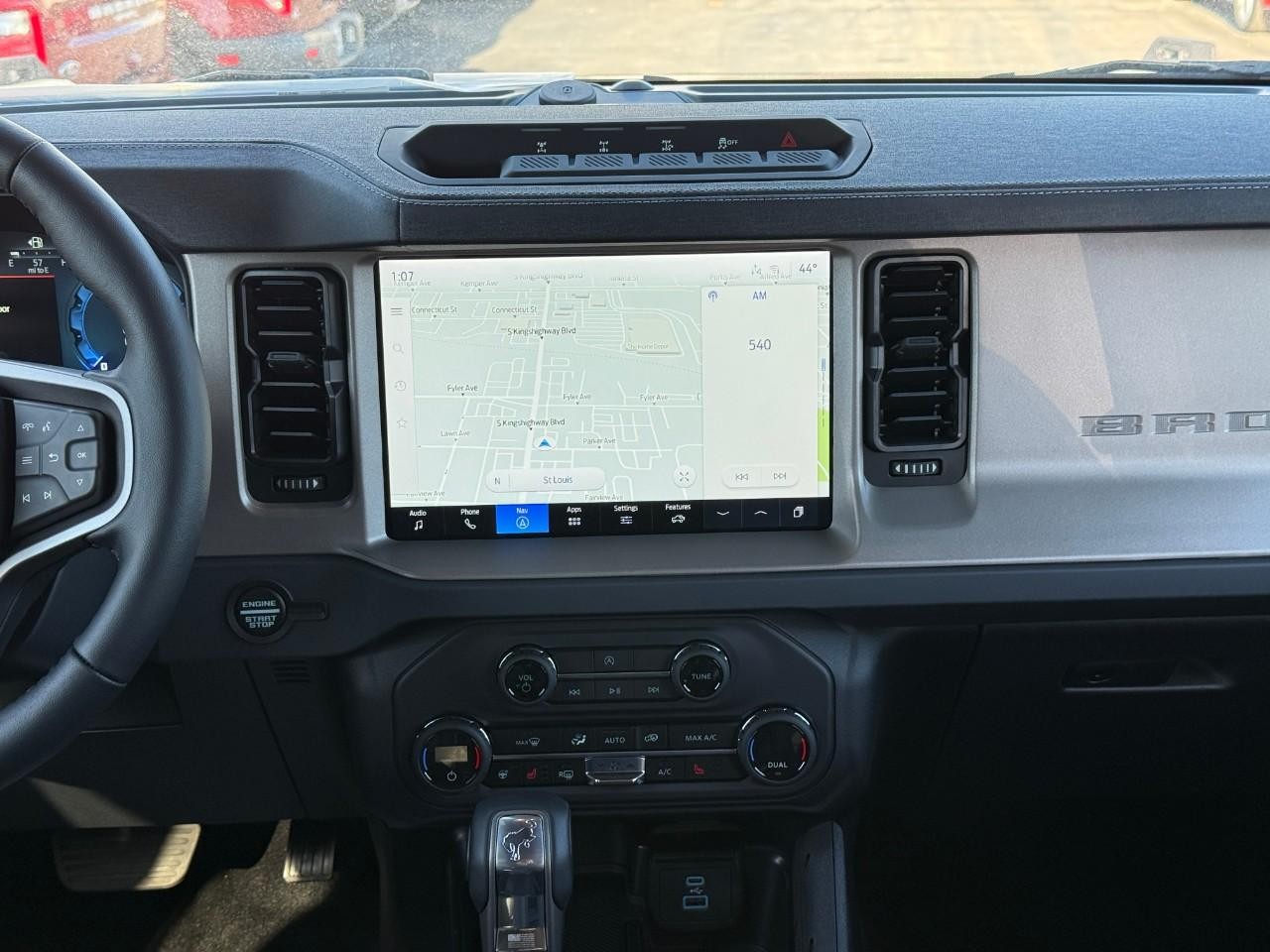 Ford Bronco Vehicle Full-screen Gallery Image 08