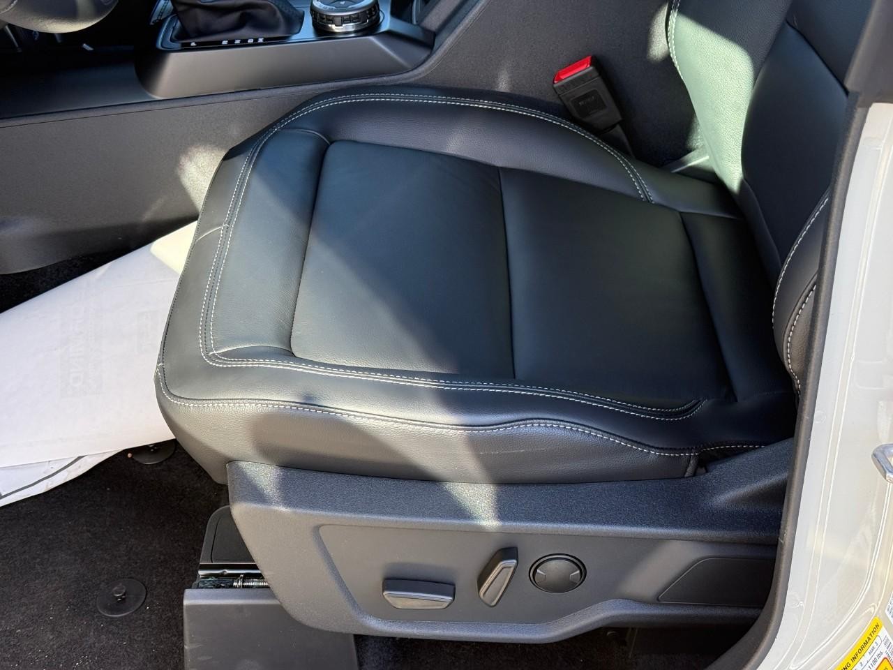 Ford Bronco Vehicle Full-screen Gallery Image 11