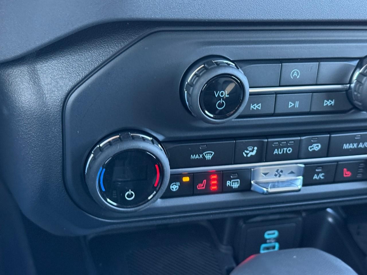 Ford Bronco Vehicle Full-screen Gallery Image 16