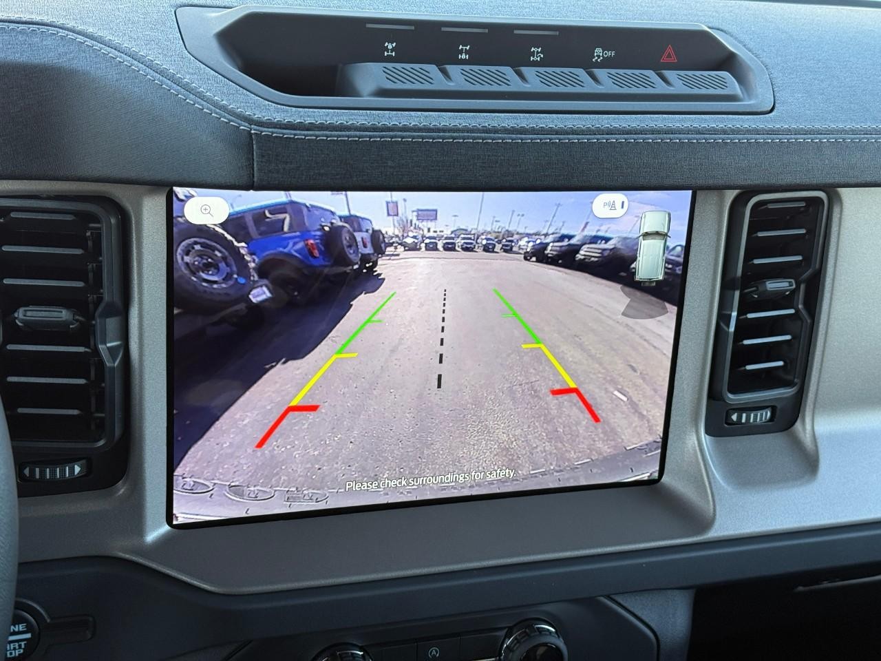 Ford Bronco Vehicle Full-screen Gallery Image 17