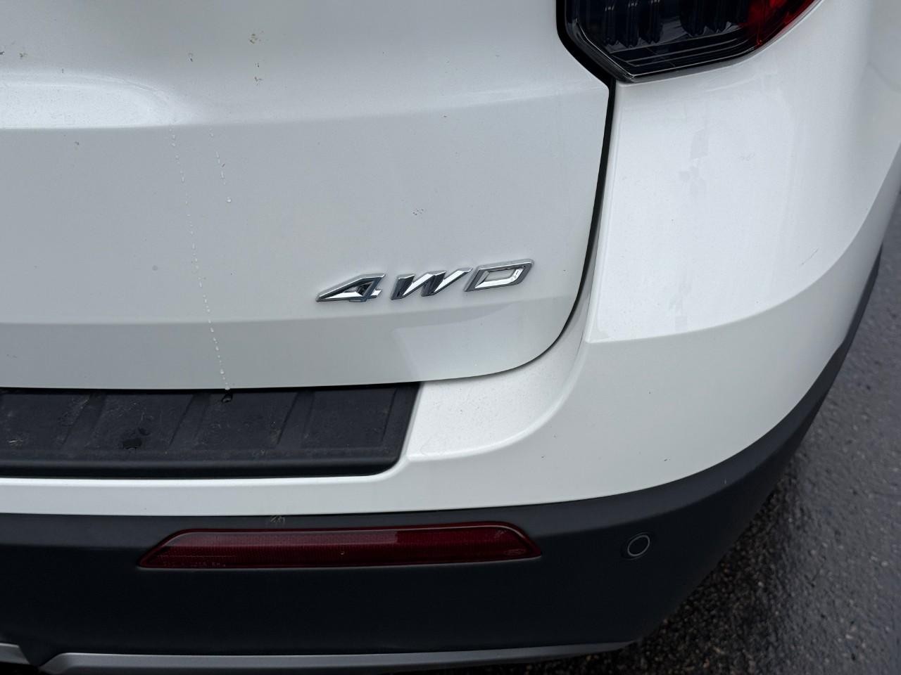 Ford Explorer Vehicle Full-screen Gallery Image 04