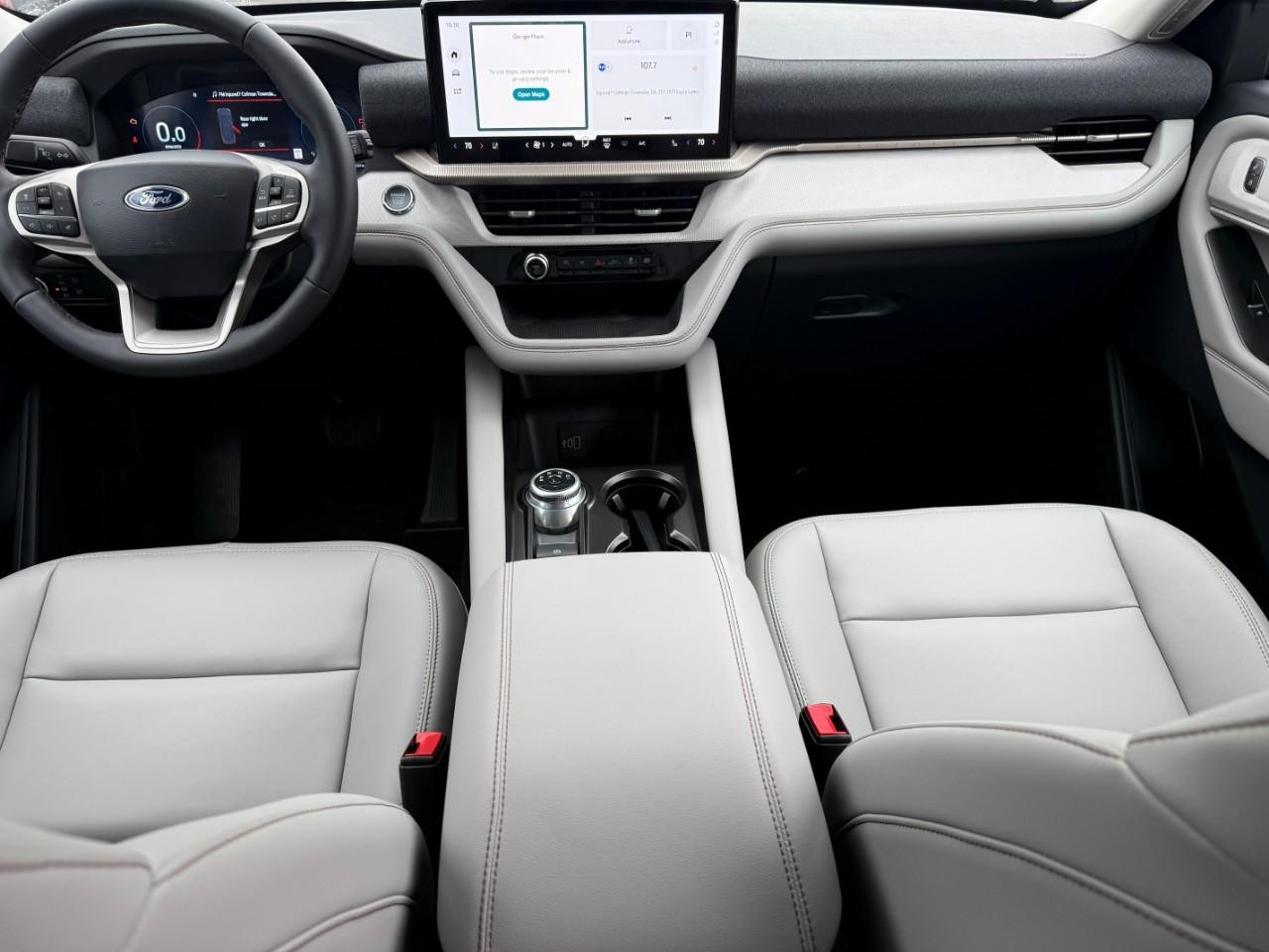 Ford Explorer Vehicle Full-screen Gallery Image 07