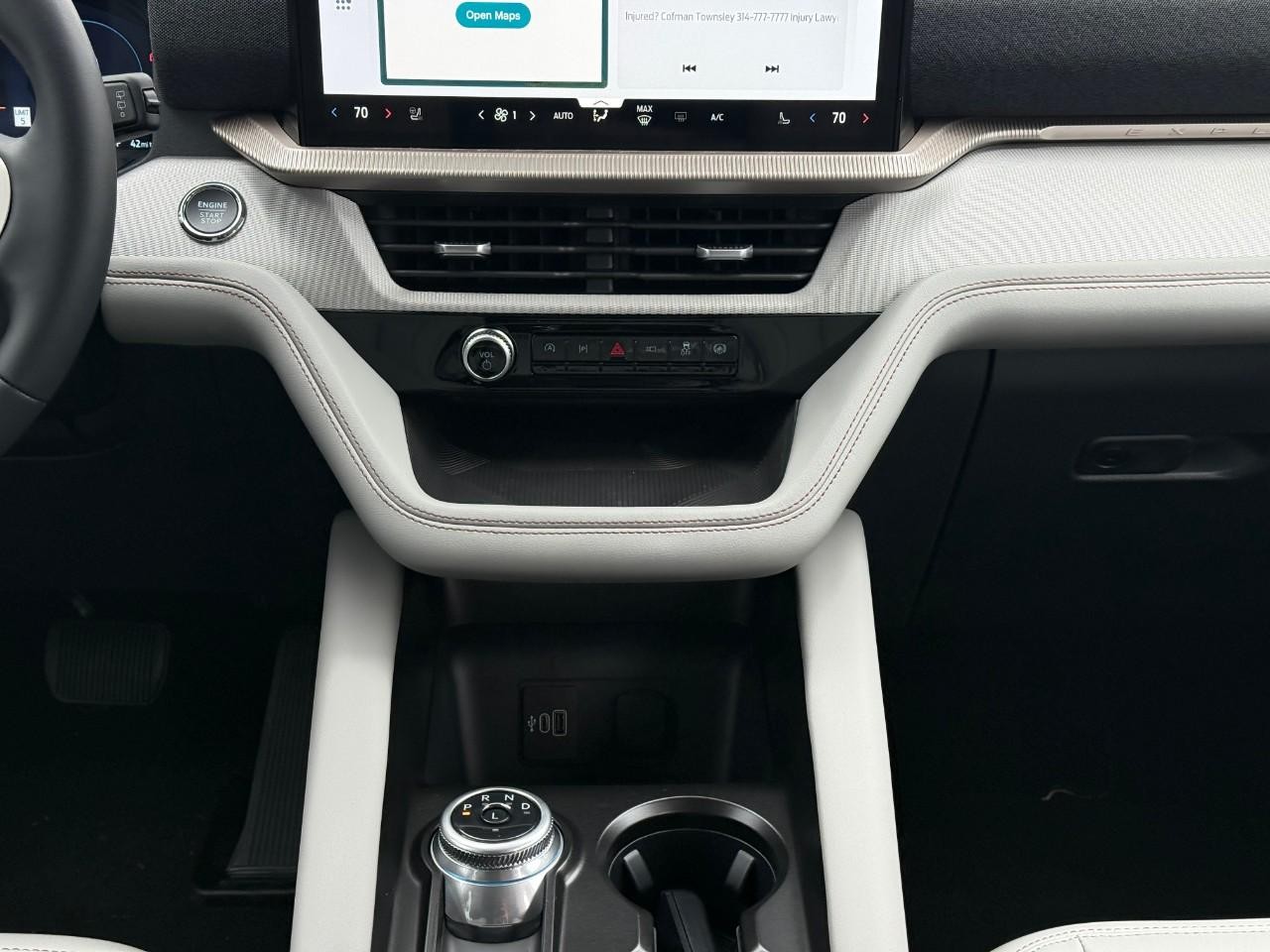 Ford Explorer Vehicle Full-screen Gallery Image 10