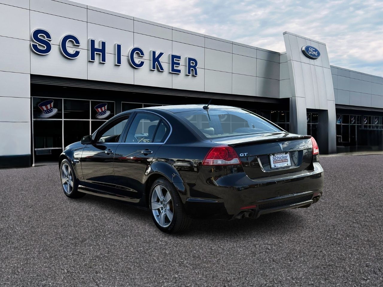 Pontiac G8 Vehicle Full-screen Gallery Image 02