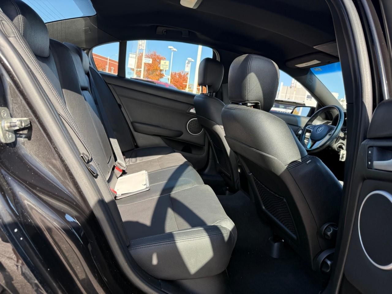 Pontiac G8 Vehicle Full-screen Gallery Image 04