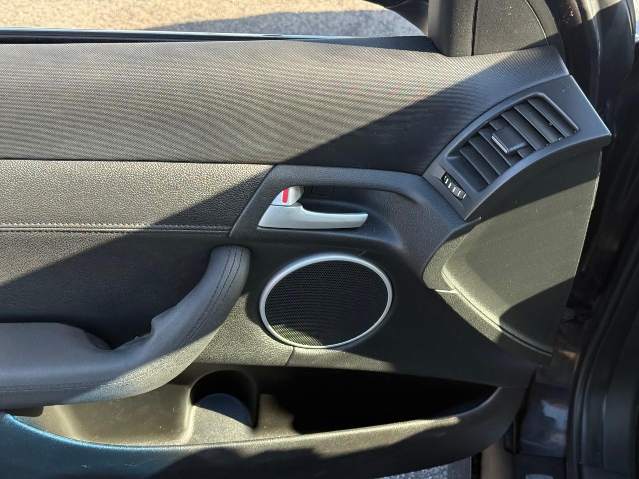 Pontiac G8 Vehicle Full-screen Gallery Image 09