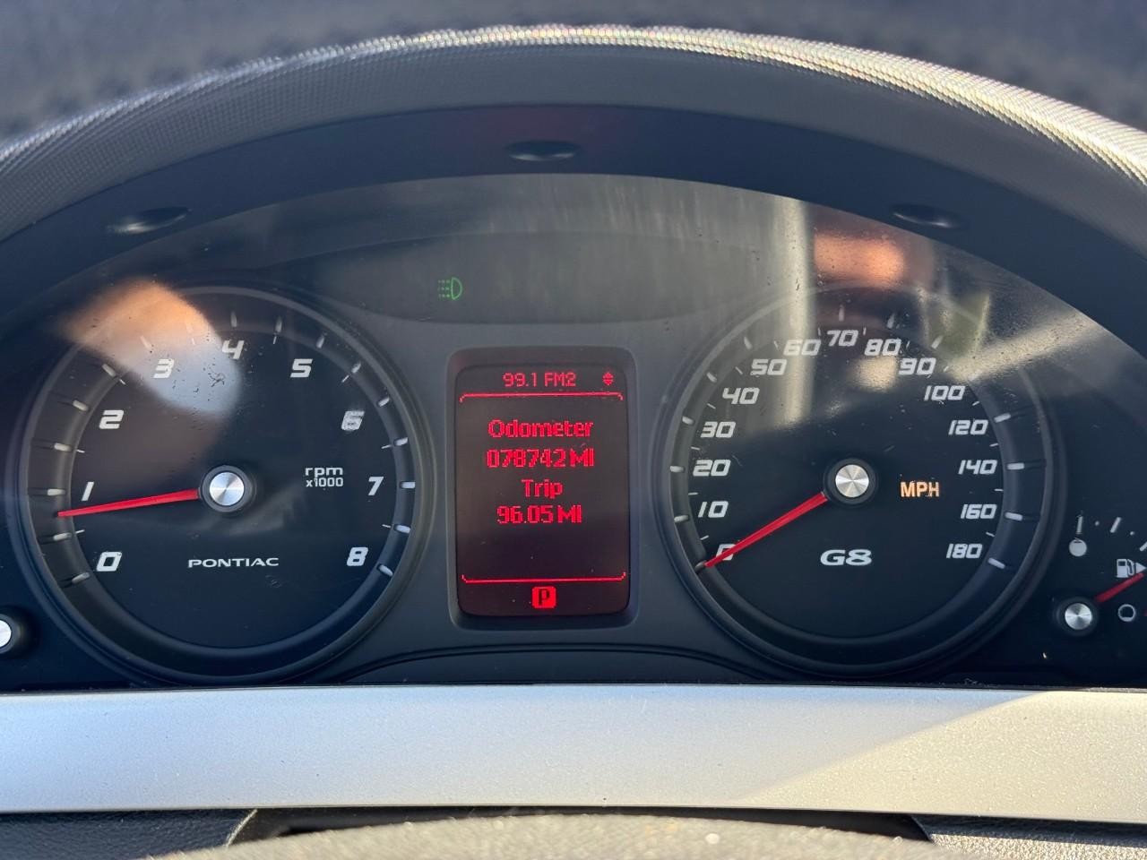 Pontiac G8 Vehicle Full-screen Gallery Image 13