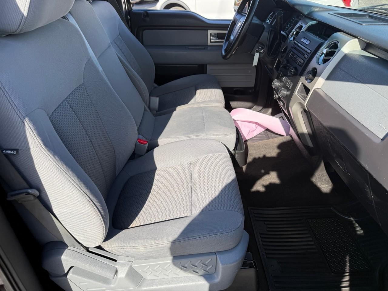 Ford F-150 Vehicle Full-screen Gallery Image 05