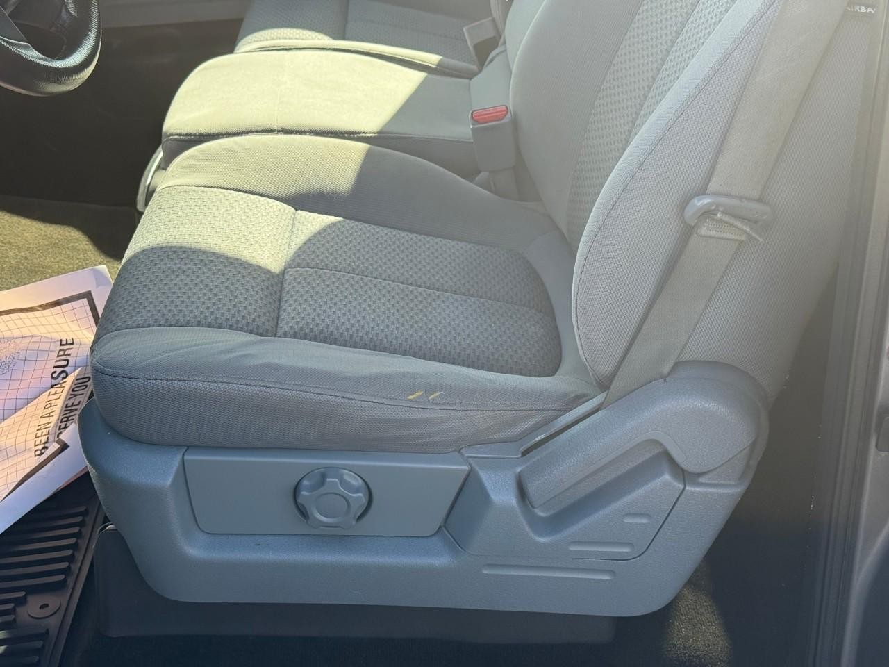 Ford F-150 Vehicle Full-screen Gallery Image 08