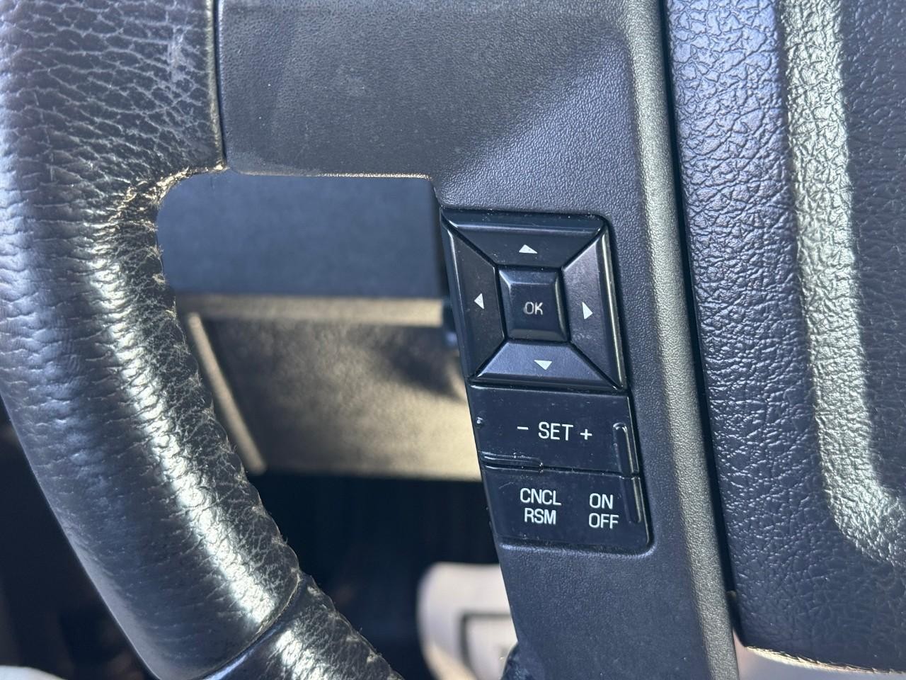 Ford F-150 Vehicle Full-screen Gallery Image 10