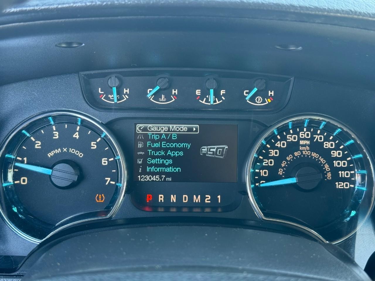 Ford F-150 Vehicle Full-screen Gallery Image 12