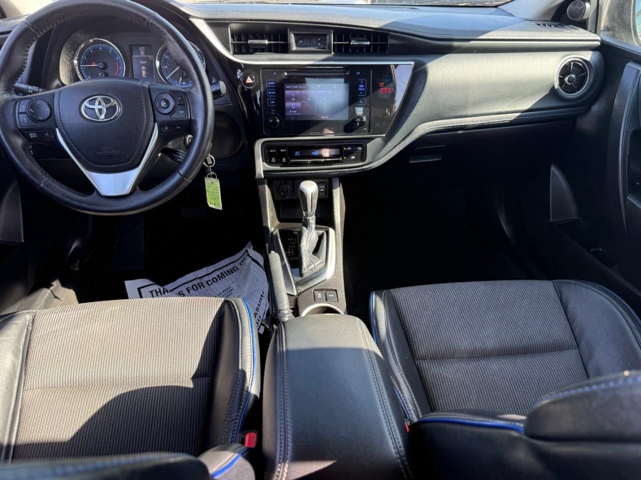 Toyota Corolla Vehicle Full-screen Gallery Image 06