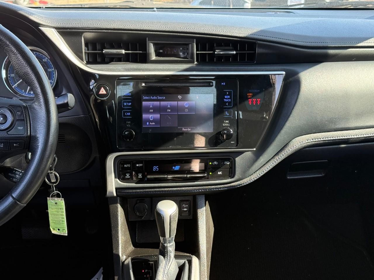 Toyota Corolla Vehicle Full-screen Gallery Image 08