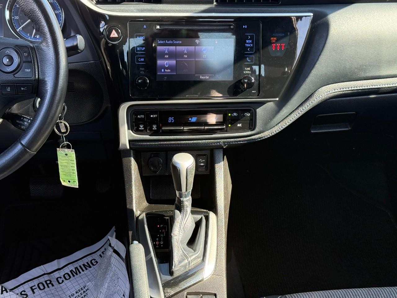 Toyota Corolla Vehicle Full-screen Gallery Image 09