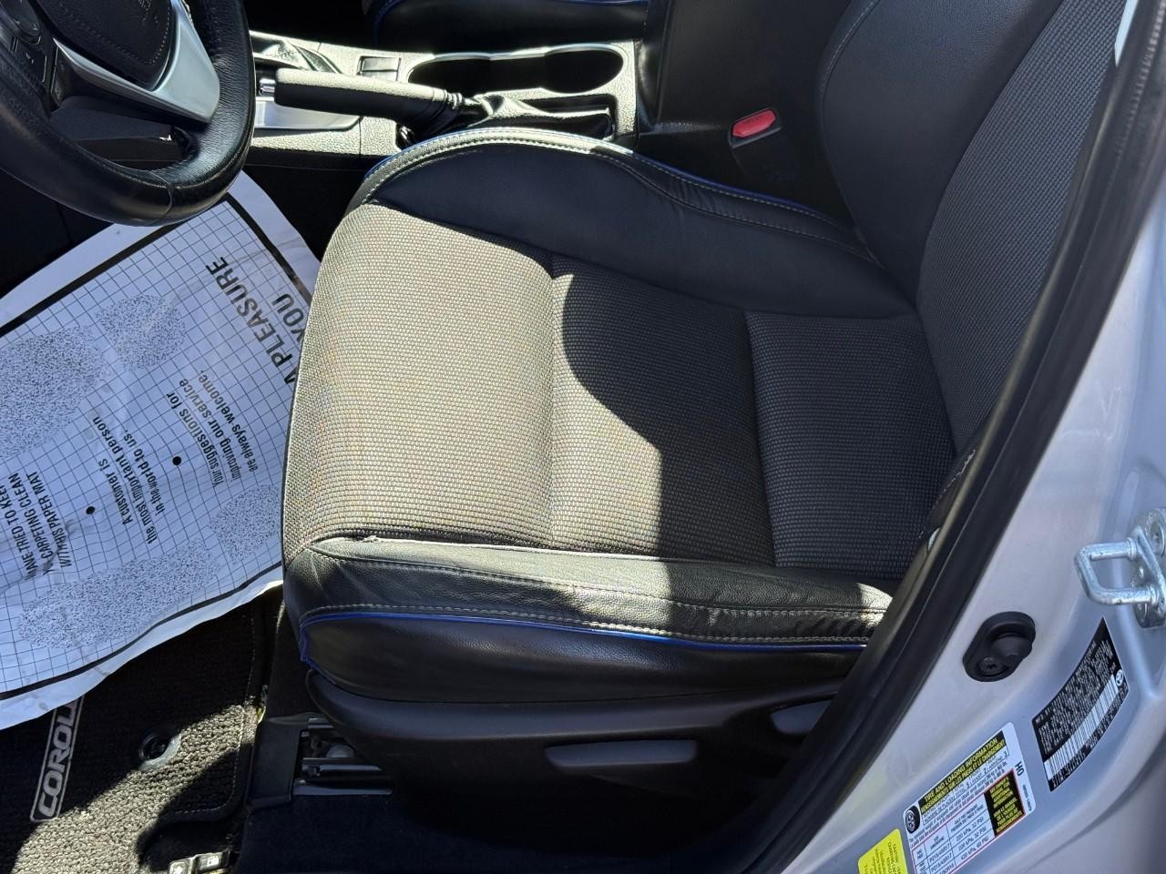 Toyota Corolla Vehicle Full-screen Gallery Image 11