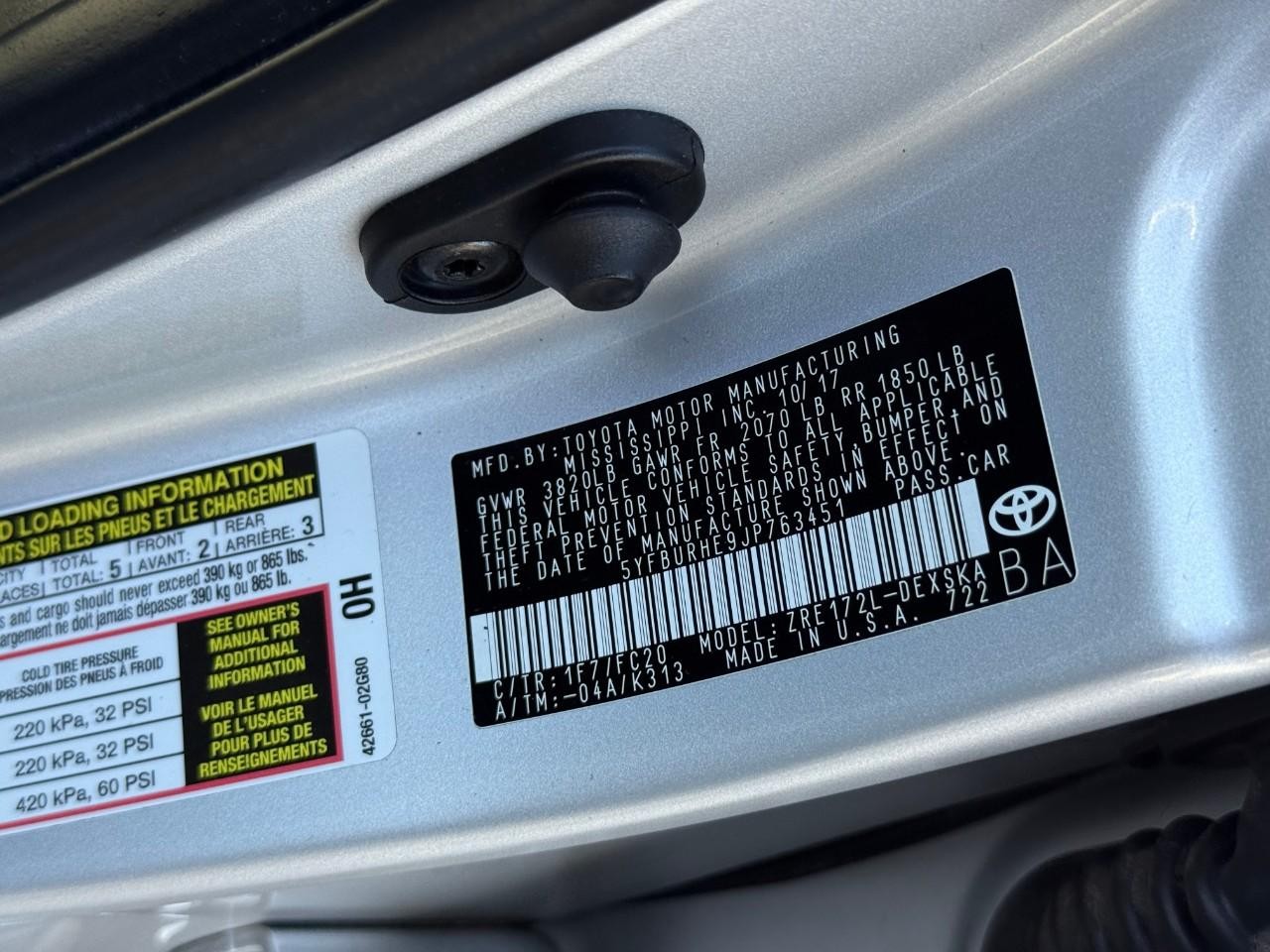 Toyota Corolla Vehicle Full-screen Gallery Image 12