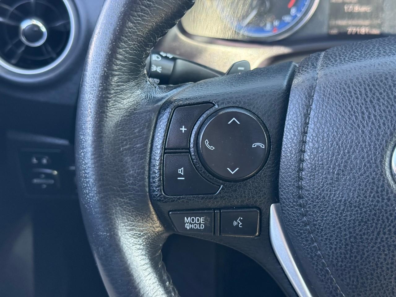 Toyota Corolla Vehicle Full-screen Gallery Image 13