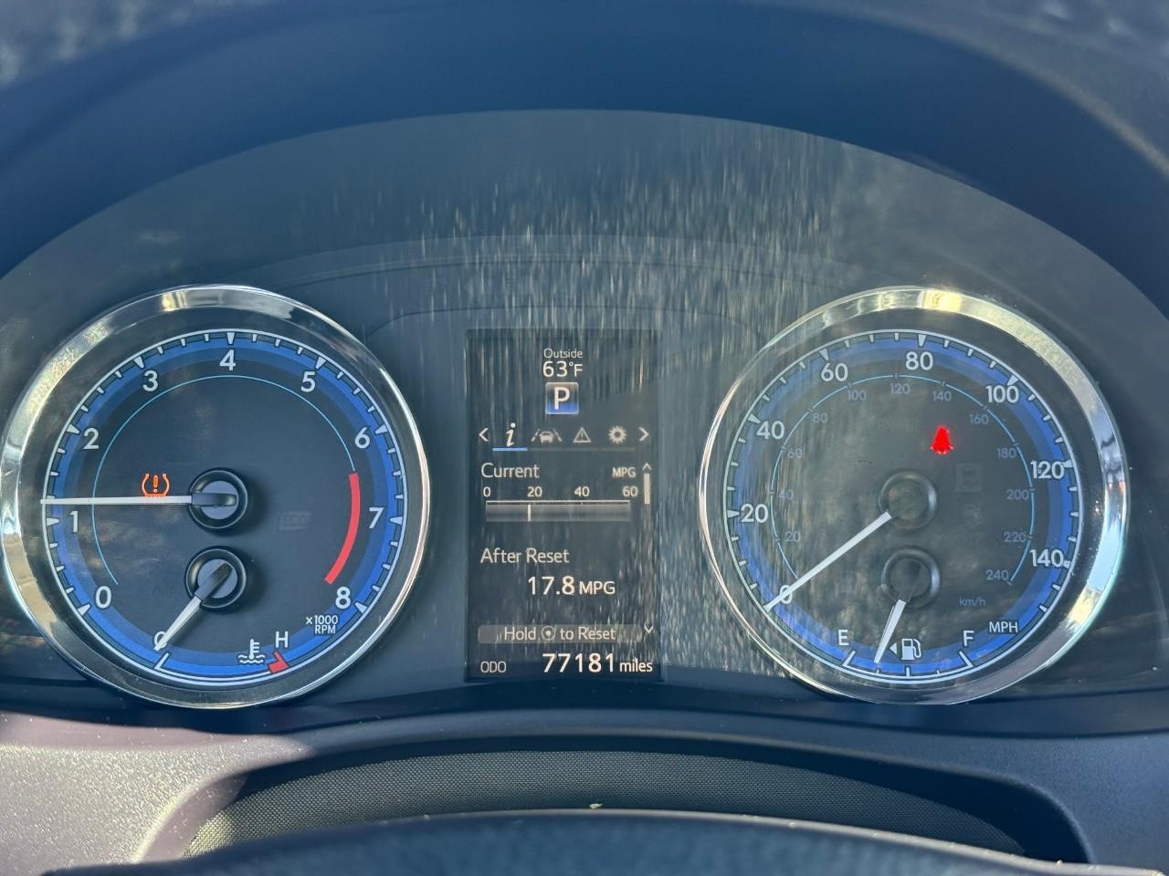 Toyota Corolla Vehicle Full-screen Gallery Image 15