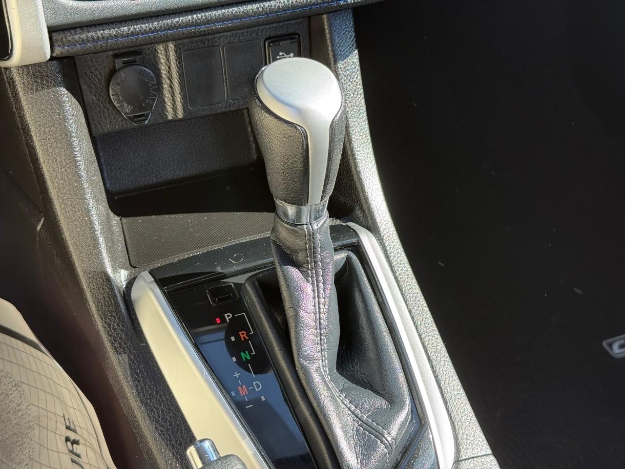 Toyota Corolla Vehicle Full-screen Gallery Image 16