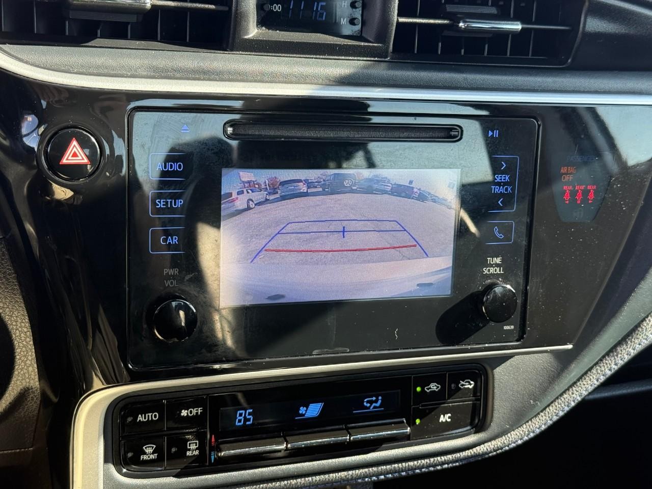 Toyota Corolla Vehicle Full-screen Gallery Image 17