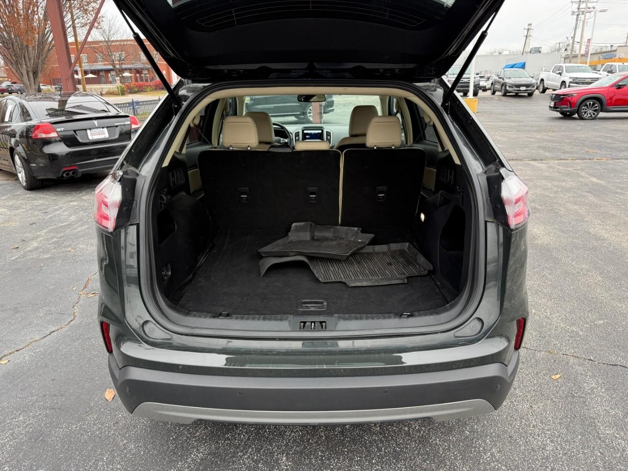 Ford Edge Vehicle Full-screen Gallery Image 06