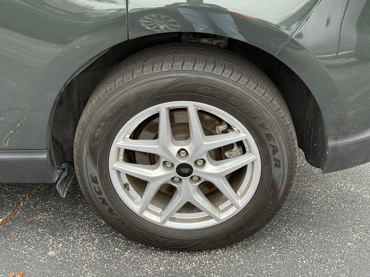 Ford Edge Vehicle Full-screen Gallery Image 09