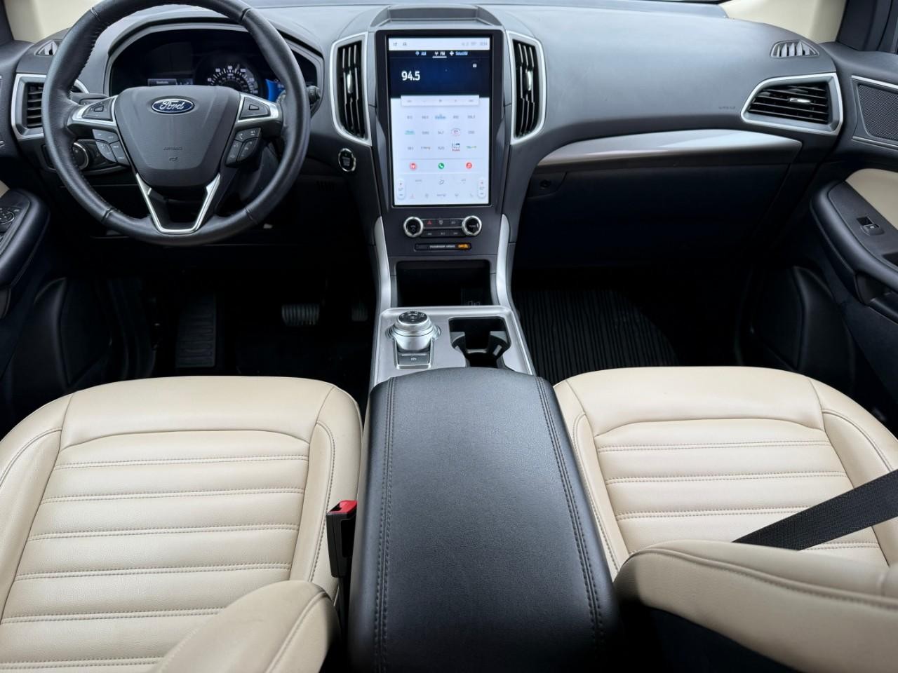 Ford Edge Vehicle Full-screen Gallery Image 11