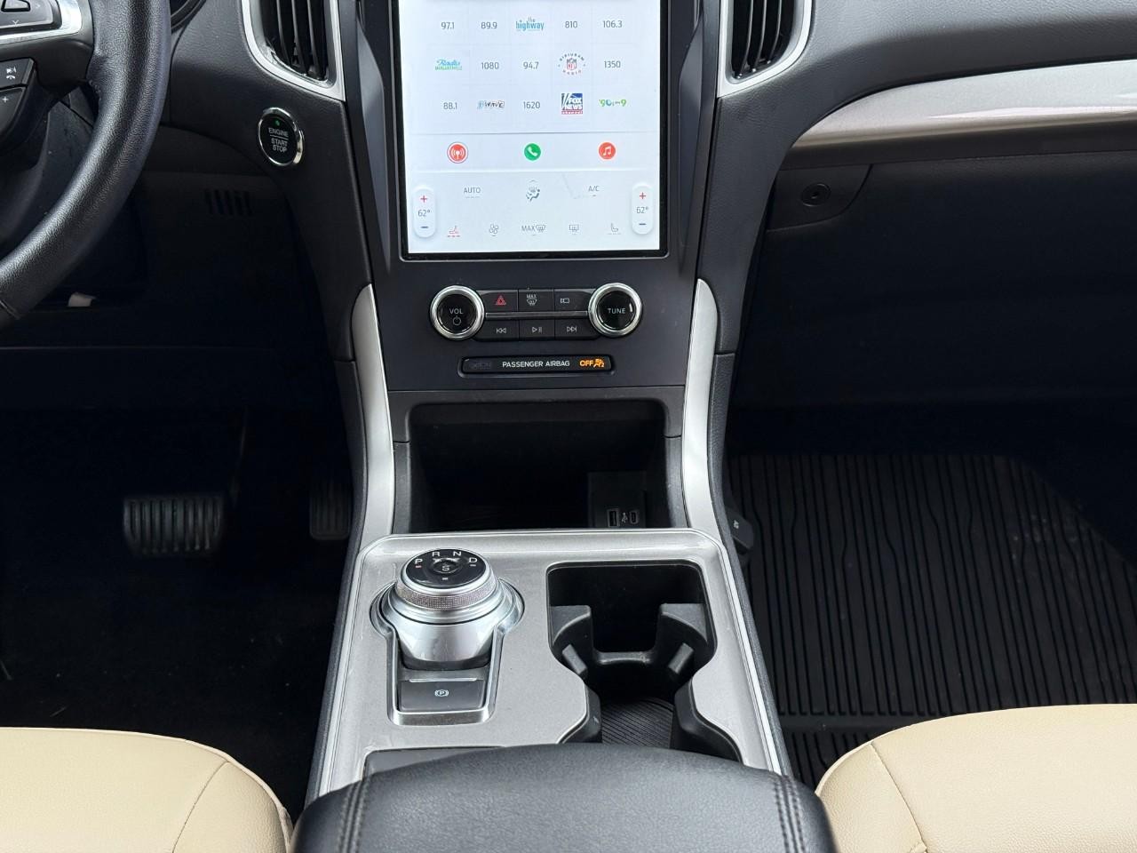 Ford Edge Vehicle Full-screen Gallery Image 14